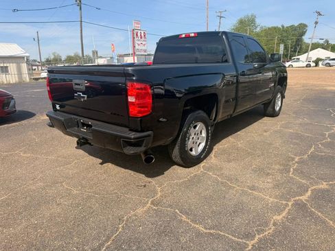 Used 2017 Chevrolet Silverado 1500 LT w/ Midnight Edition AWD/4WD image 5