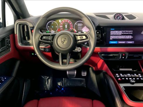 Used 2025 Porsche Cayenne Turbo image 13