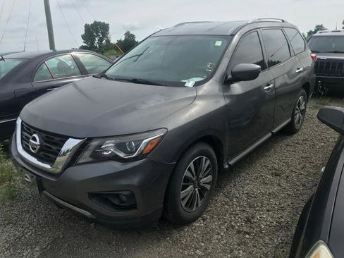 Used 2019 Nissan Pathfinder SV image 9
