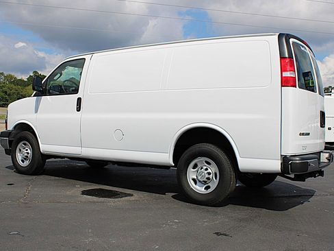 Used 2024 Chevrolet Express 2500 w/ Driver Convenience Package image 5