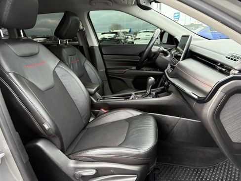 Used 2022 Jeep Compass Trailhawk w/ Trailhawk Convenience Group image 9