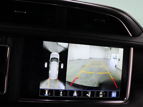 Used 2024 GMC Yukon XL Denali image 13