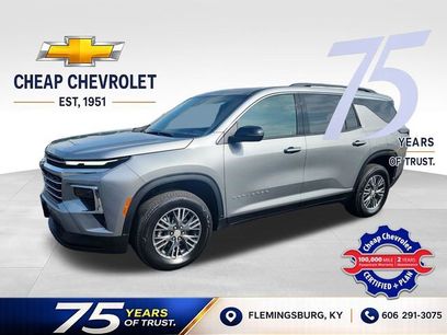 Used 2025 Chevrolet Traverse LT