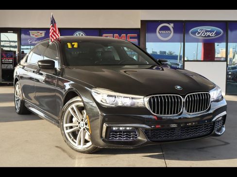 Used 2018 BMW 740i image 1