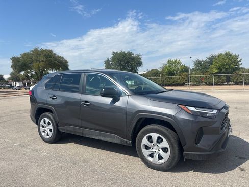 Used 2025 Toyota RAV4 LE AWD/4WD image 4