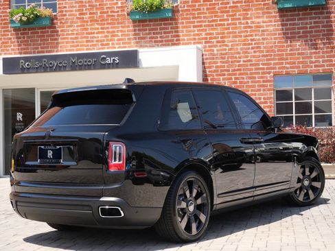 Used 2022 Rolls-Royce Cullinan AWD/4WD image 2
