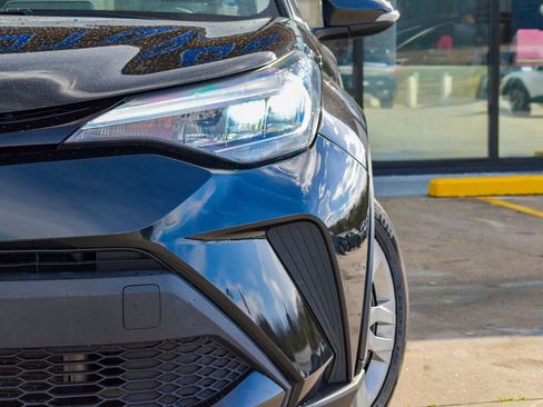 Used 2021 Toyota C-HR LE image 3