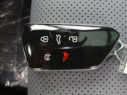 New 2025 Volkswagen Tiguan SE R-Line image 28