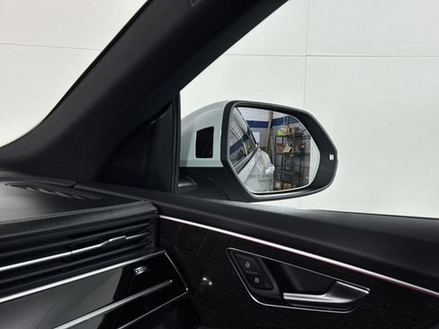 Used 2021 Audi Q8 Prestige AWD/4WD image 12