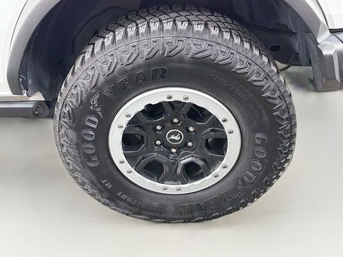 Used 2023 Ford Bronco Badlands image 33