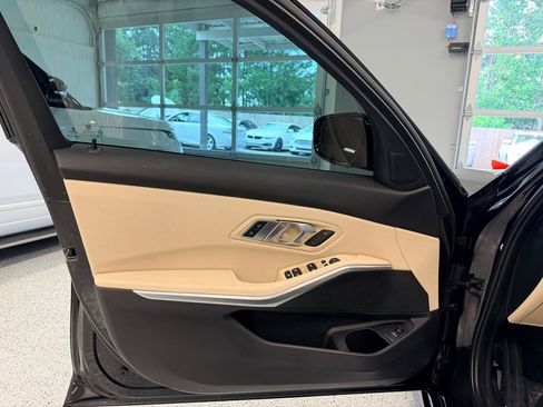 Used 2019 BMW 330i Sedan w/ Convenience Package RWD image 17