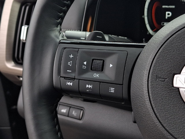 Used 2023 Nissan Pathfinder Platinum AWD/4WD image 7