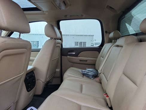 Used 2013 Chevrolet Avalanche LTZ image 11