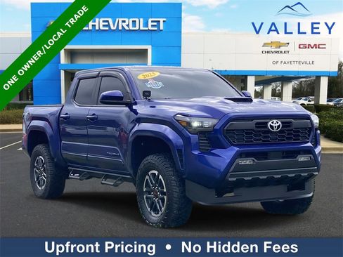 Used 2025 Toyota Tacoma TRD Sport image 1