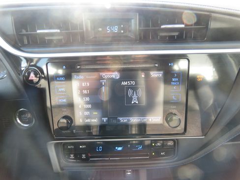 Used 2017 Toyota Corolla SE w/ SE Premium Package FWD image 23