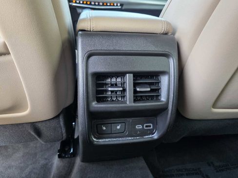 Used 2025 Cadillac XT4 Premium Luxury image 17