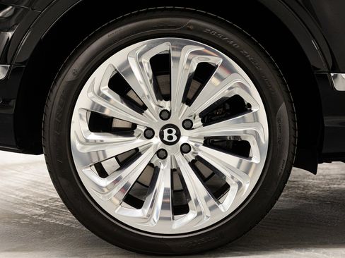 New 2025 Bentley Bentayga Extended Wheelbase image 14