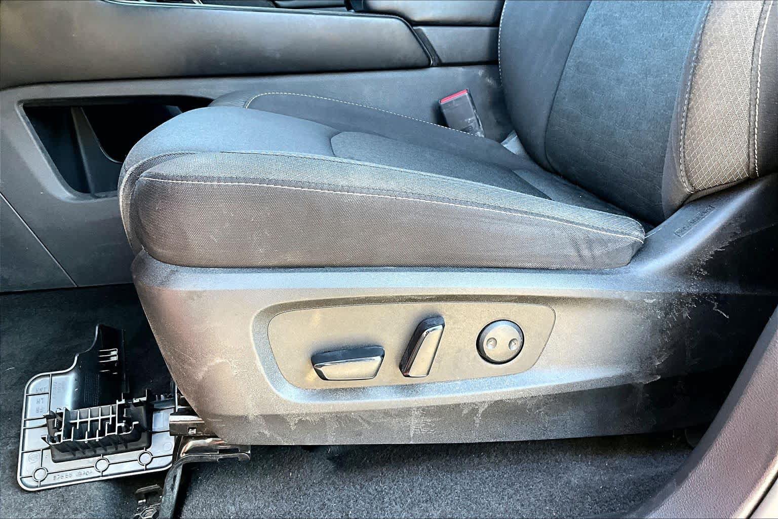 Used 2024 Nissan Pathfinder SV w/ SV Premium Package FWD image 29