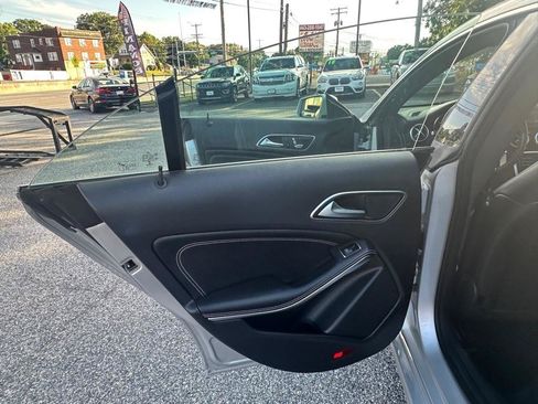 Used 2018 Mercedes-Benz CLA 250 4MATIC w/ Premium Package image 10