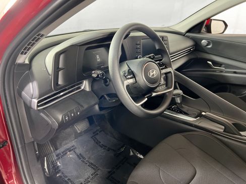 Used 2024 Hyundai Elantra SE FWD image 9