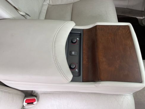 Used 2011 Lexus LS 460 w/ Comfort Pkg image 35