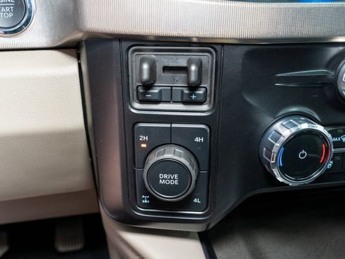 Used 2025 Ford F250 Platinum w/ Platinum Plus Package image 33