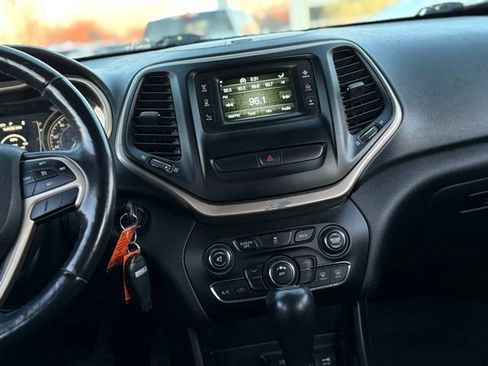 Used 2018 Jeep Cherokee Altitude image 20