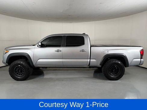 Used 2018 Toyota Tacoma TRD Off-Road w/ Technology Package AWD/4WD image 6