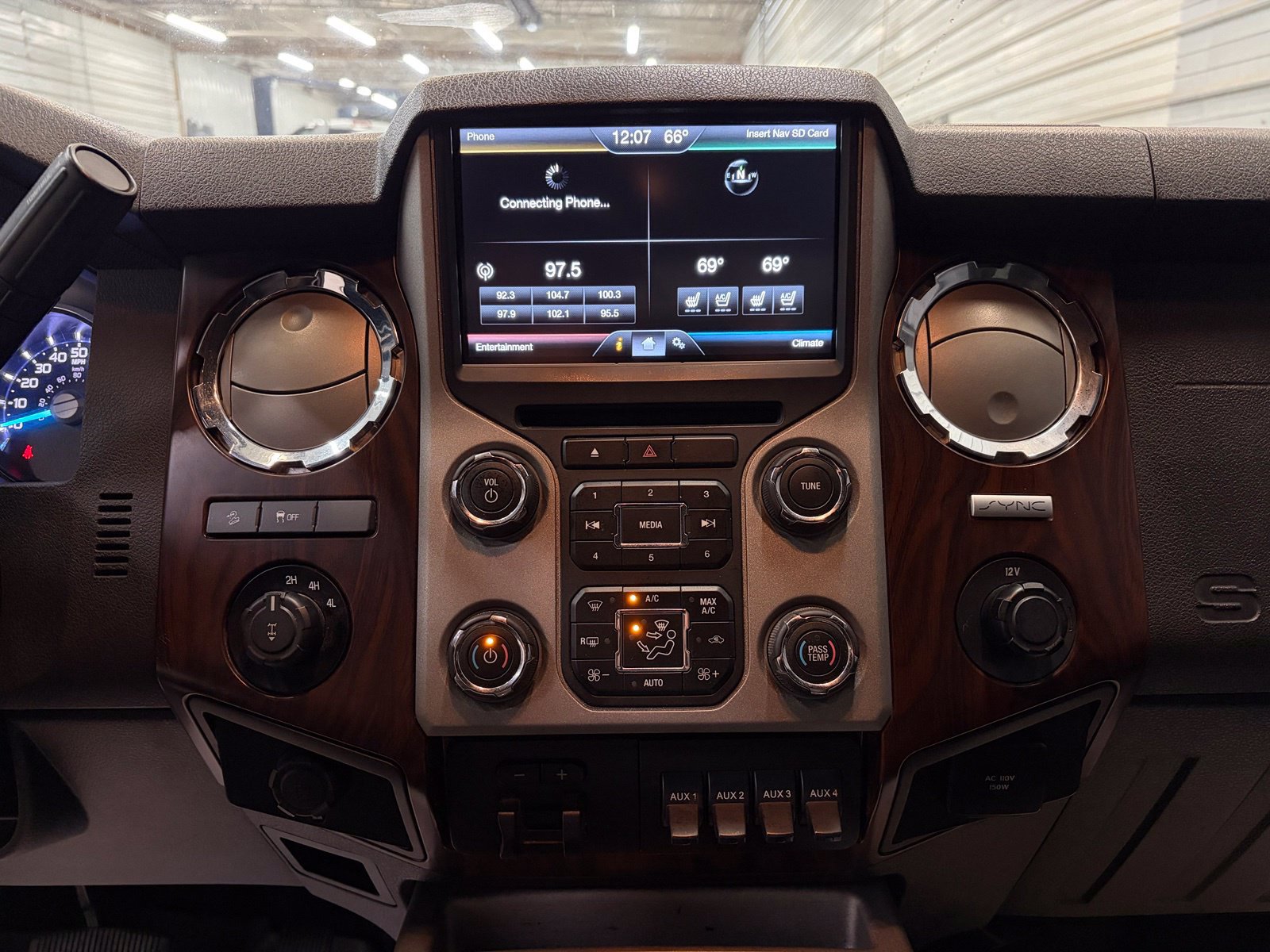 Used 2016 Ford F250 Lariat w/ Lariat Ultimate Package AWD/4WD image 18