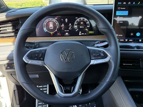 New 2026 Volkswagen Tiguan SEL R-Line image 14