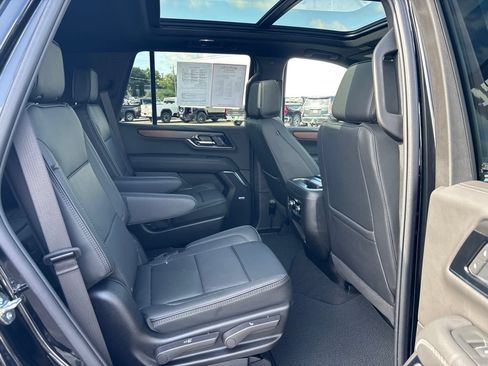 Used 2026 GMC Yukon Denali w/ Sun & Power Step Package AWD/4WD image 29