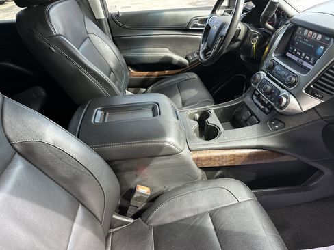 Used 2018 Chevrolet Suburban LT image 20