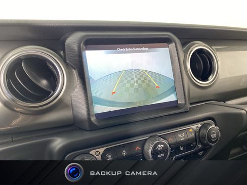 Used 2022 Jeep Wrangler Unlimited Sahara w/ Cold Weather Group AWD/4WD image 5