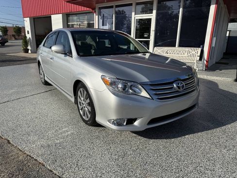 Used 2011 Toyota Avalon Limited FWD image 2