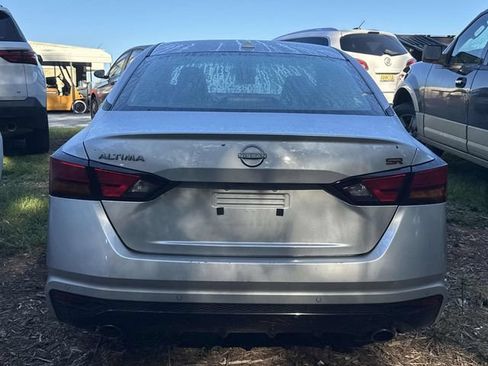 Used 2025 Nissan Altima 2.5 SR FWD image 14