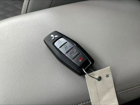 Used 2022 Mitsubishi Outlander SEL image 11