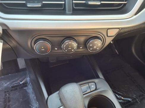 Used 2024 Chevrolet Trax RS w/ Driver Confidence Package image 32