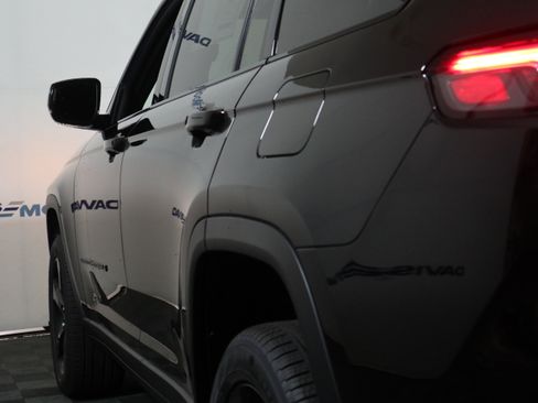 New 2025 Jeep Grand Cherokee L Limited w/ Black Appearance Package image 11