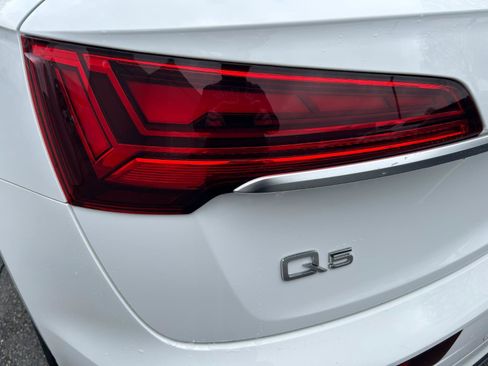 Used 2021 Audi Q5 Premium w/ Convenience Package image 9