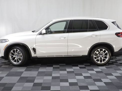 Certified 2024 BMW X5 xDrive40i w/ Premium Package AWD/4WD image 4