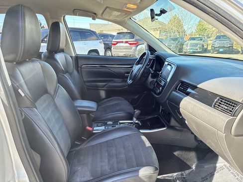 Used 2019 Mitsubishi Outlander SE AWD/4WD image 19