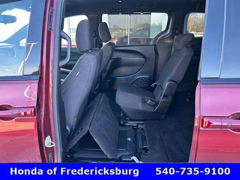 Used 2018 Chrysler Pacifica Touring Plus w/ S Appearance Package image 23