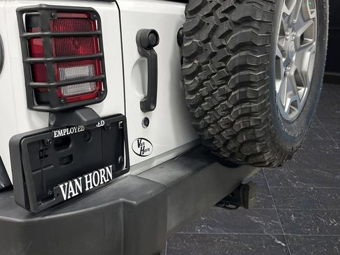 Used 2016 Jeep Wrangler Unlimited Rubicon image 28