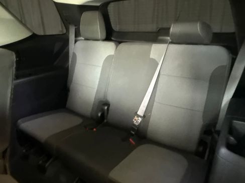 Used 2021 Chevrolet Traverse LS FWD image 18