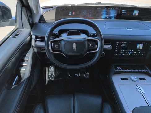Certified 2025 Lincoln Navigator L Reserve AWD/4WD image 17