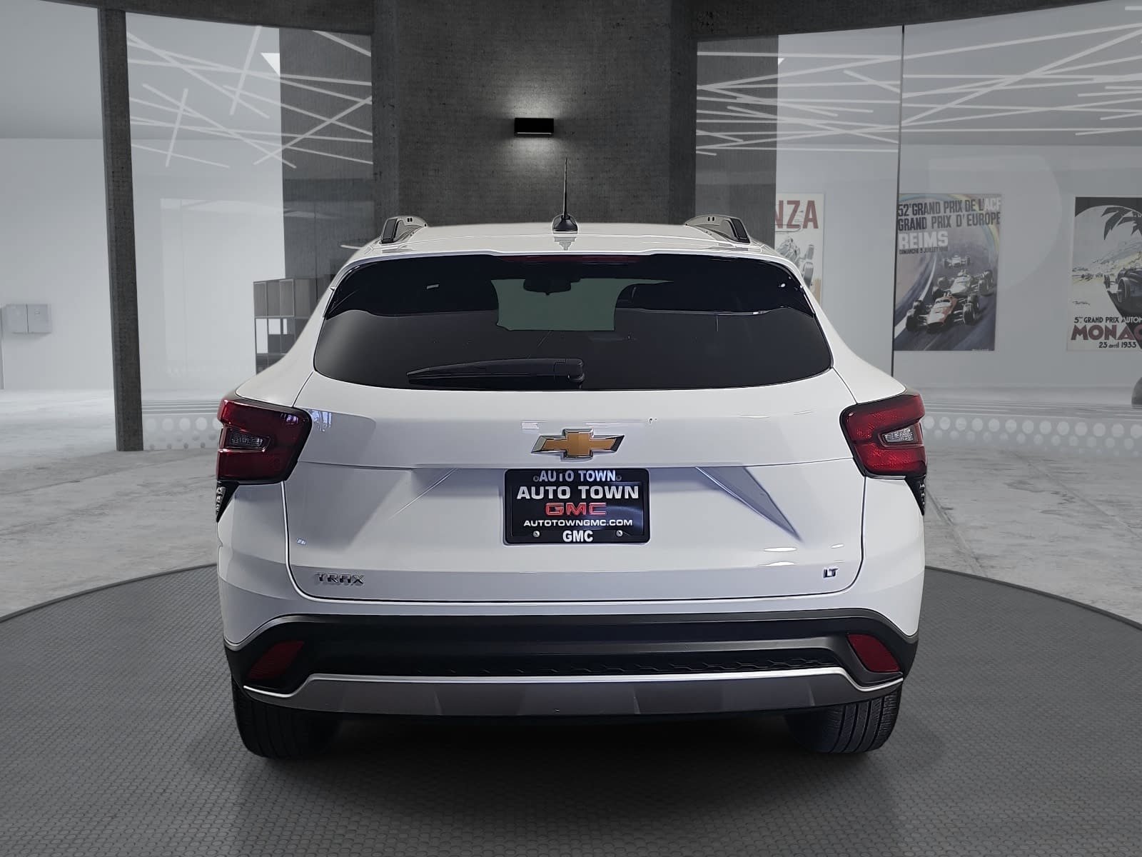 Used 2025 Chevrolet Trax LT FWD image 6