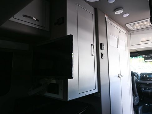 Used 2023 Mercedes-Benz Sprinter 2500 image 22