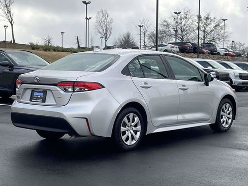 Used 2023 Toyota Corolla LE image 3