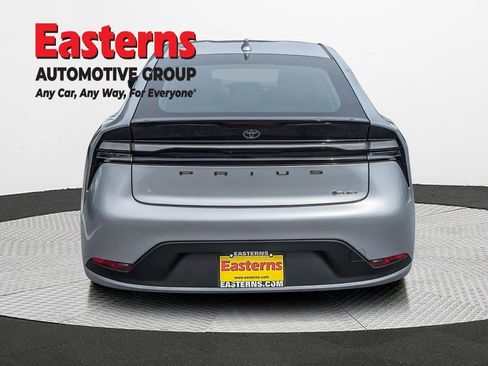 Used 2025 Toyota Prius Plug-In Hybrid image 6