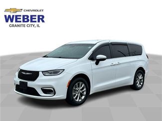 Used 2023 Chrysler Pacifica Touring-L video 1